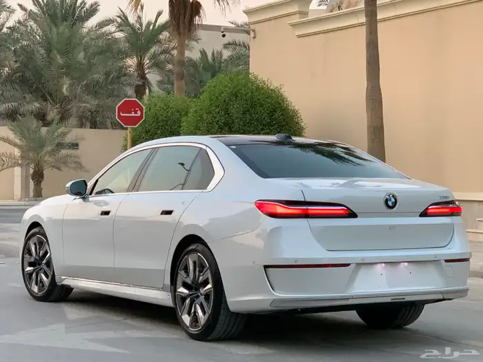 بي ام دبليو 735Li موديل 2023 بحالة الوكاله ممشى 19 الف 14
