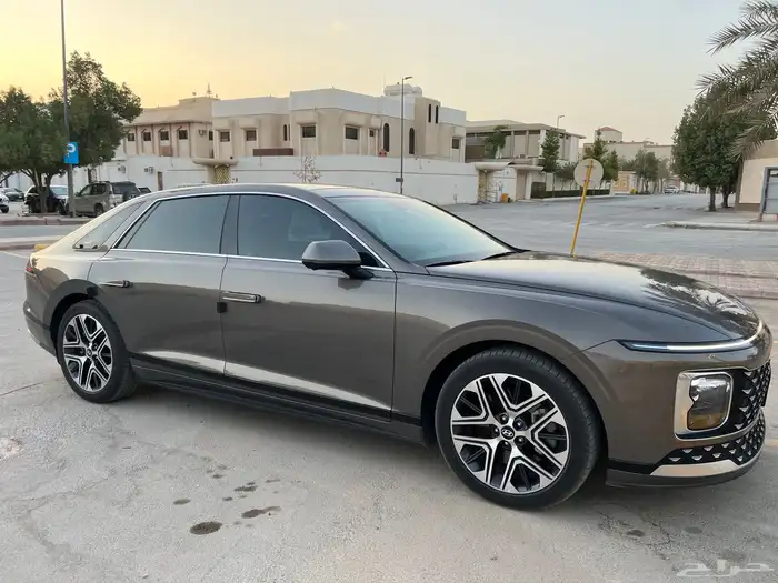 ازيرا بريميوم 2024 ( شبه جديد ) 3