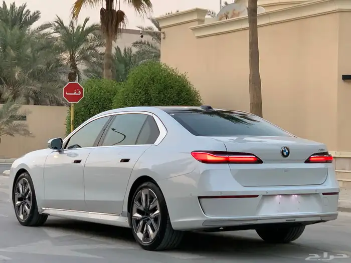 بي ام دبليو 735Li موديل 2023 بحالة الوكاله ممشى 19 الف 15