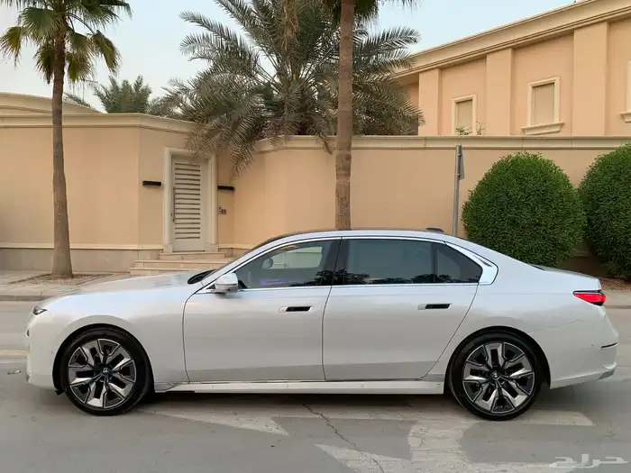 بي ام دبليو 735Li موديل 2023 بحالة الوكاله ممشى 19 الف 18