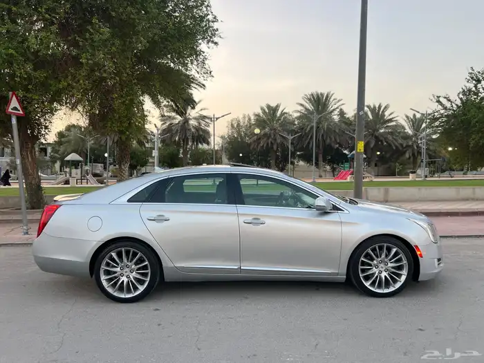 كاديلاك XT5 فل كامل بلاتينيوم تنفس طبيعي ستة سلندر 8