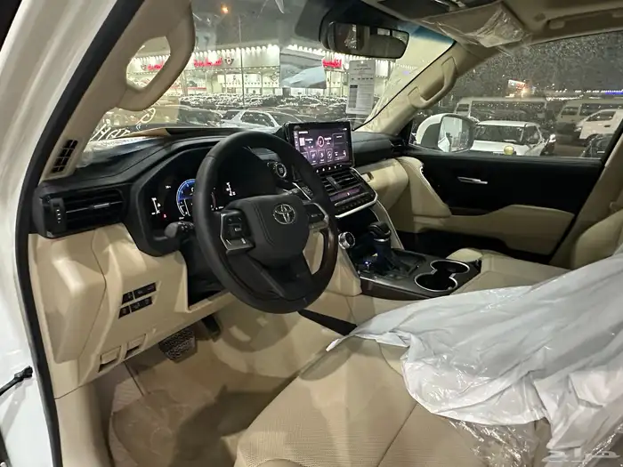 جيب لاندكروزر GXR موديل 2025 فل كامل اصفار 8