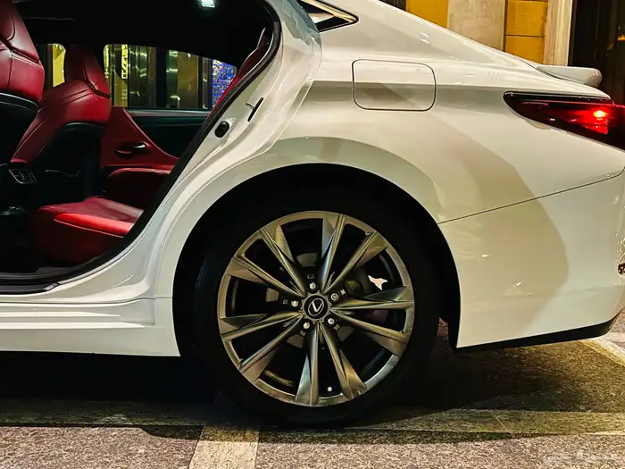 لكزس 2020 ES F SPORT وكالة شرط 11