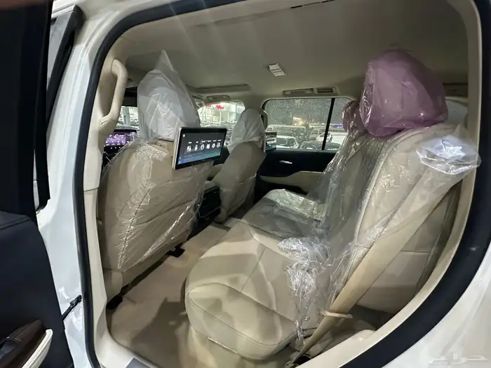جيب لاندكروزر GXR موديل 2025 فل كامل اصفار 19