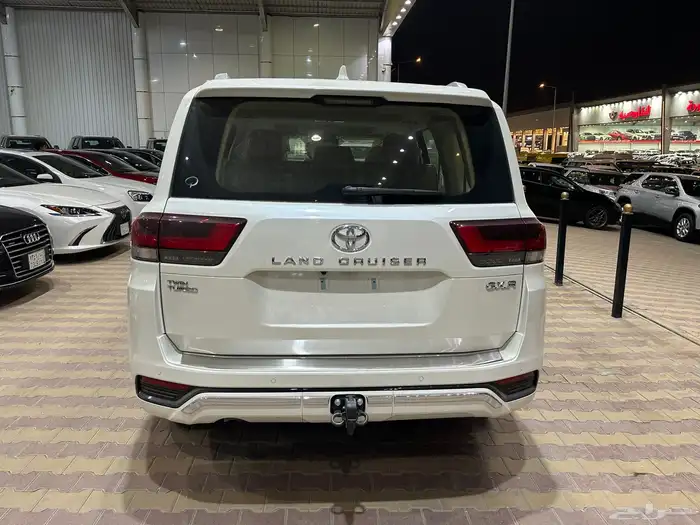 جيب لاندكروزر GXR موديل 2025 فل كامل اصفار 24