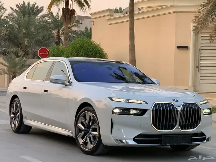 بي ام دبليو 735Li موديل 2023 بحالة الوكاله ممشى 19 الف 4