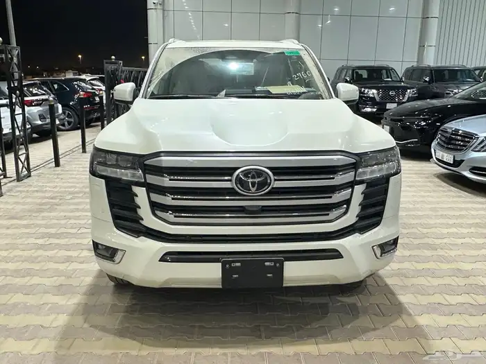 جيب لاندكروزر GXR موديل 2025 فل كامل اصفار 0