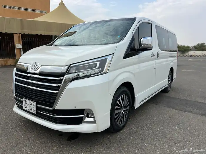 تويوتا جرانفيا 2020 V6 تماتيك سعودي نظيف 0