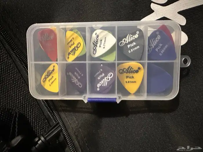 Squier by Fender electric guitar قيتار الكتروني سكوير فيندر 2