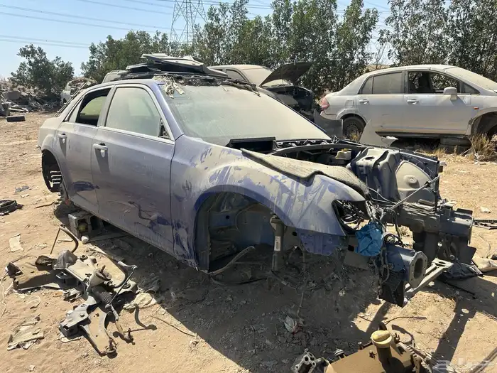قطع كرايزلر c300 اكزيكتف 1