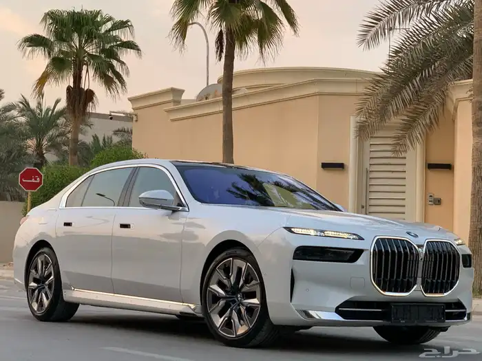 بي ام دبليو 735Li موديل 2023 بحالة الوكاله ممشى 19 الف 5