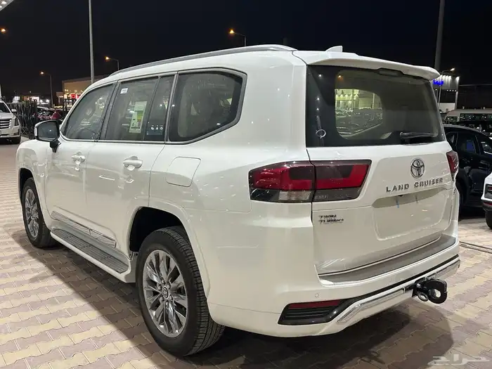 جيب لاندكروزر GXR موديل 2025 فل كامل اصفار 26