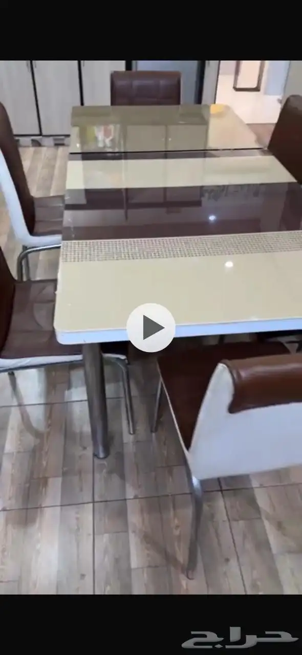 طاولة طعام. مع عدد 6 كراسي 0