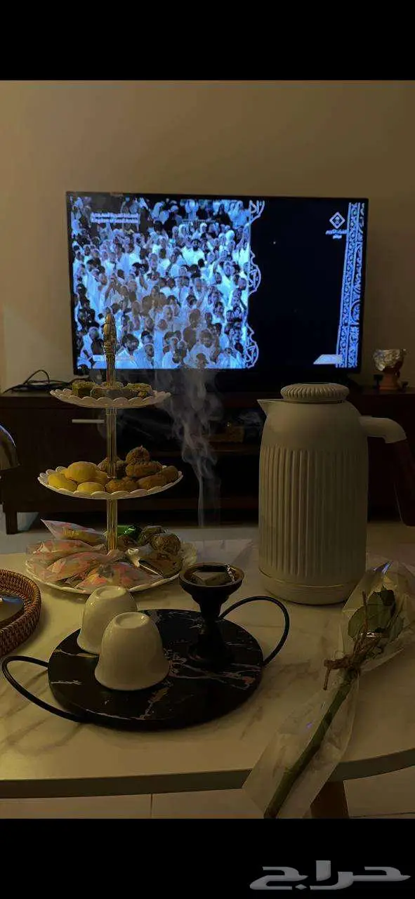 شاشة تلفزيون 50 بوصة مع طاولة 1