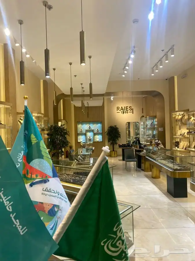 ديكورات محل ذهب 12
