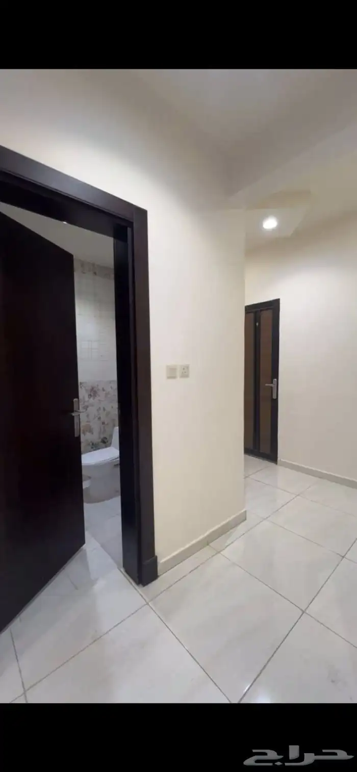 شقه للايجار خمس غرف نظيفه جدا 1
