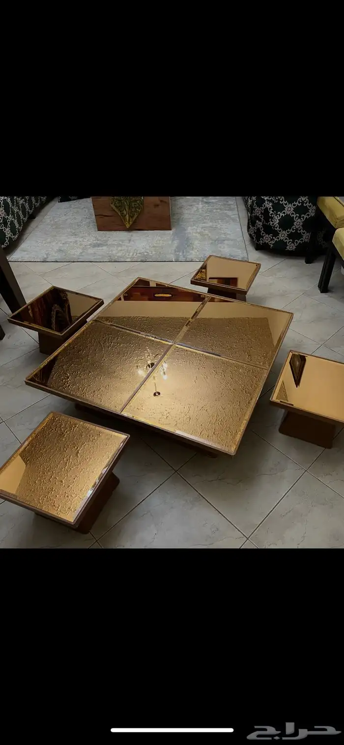 طقم طاولة مجلس خشب بني بتصميم مرايا ذهبي اسكوتر كهربائ 1