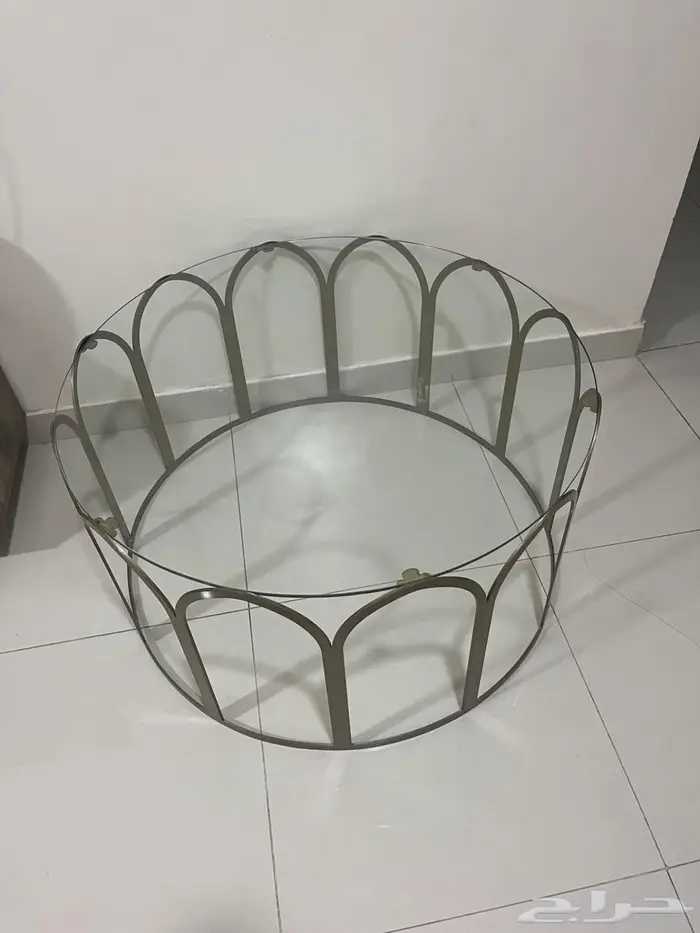 طاولة دائرية ذهبية للبيع 0