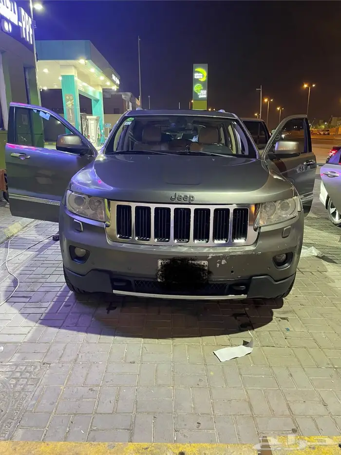 جراند شيروكي 13