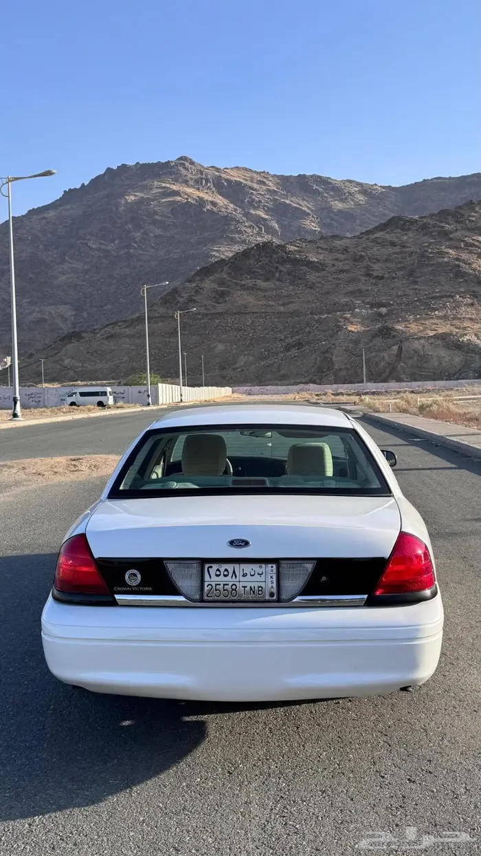 للبيع فورد كراون فكتوريا بوليسي نظيف جدا وارد الجزيرة 9