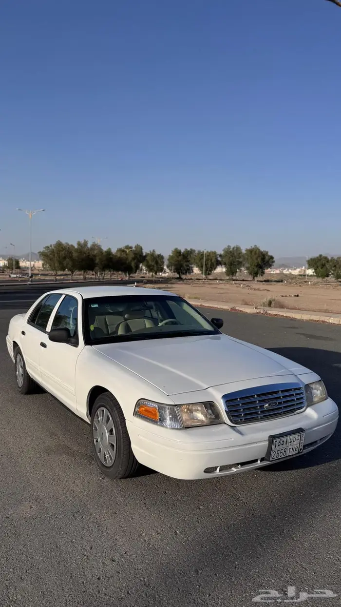 للبيع فورد كراون فكتوريا بوليسي نظيف جدا وارد الجزيرة 5