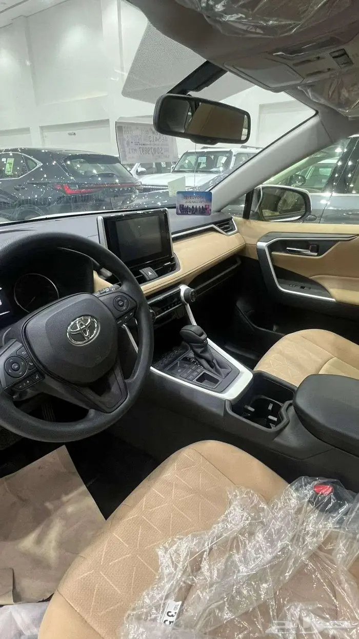 تويوتا راف فور نص فل بنزين 2025 11