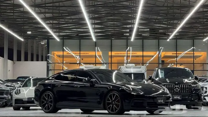 2018بورش باناميرا PORSCHE Panamera 1