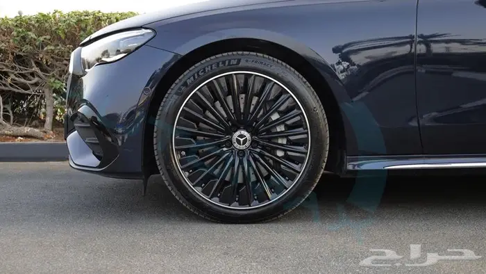 Mercedes-Benz E300 2025 0KM GCC اصفار مع ضمان الوكيل 36