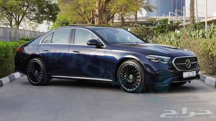 Mercedes-Benz E300 2025 0KM GCC اصفار مع ضمان الوكيل 4