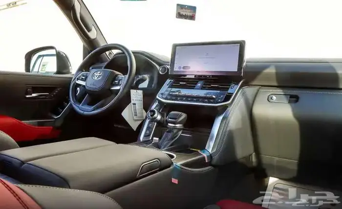 لاندكروزر VXR موديل 2025 بنزين اسود حبه فقط 17