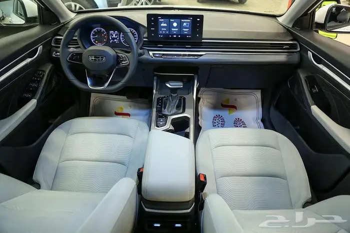 سيارة سيدان أنيقة وعملية   جيلي امجراند GS 2025 5