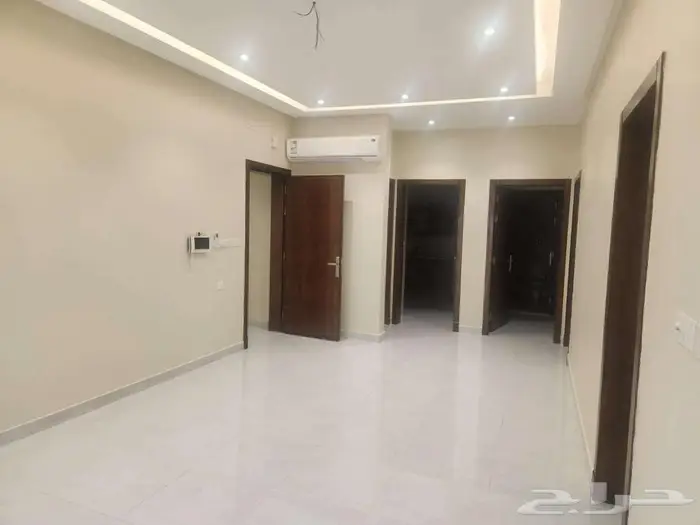 للإيجار شقة سكنية بتشطيب فاخر في حي الورود من 4 غرف 8