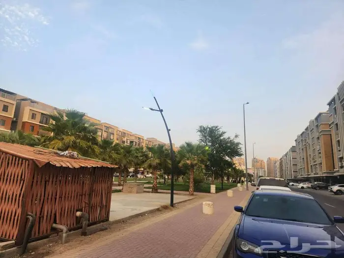 للإيجار شقة سكنية بتشطيب فاخر في حي الورود من 4 غرف 10