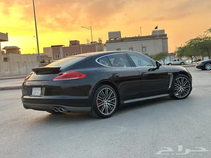 بورش بانميرا v8 4