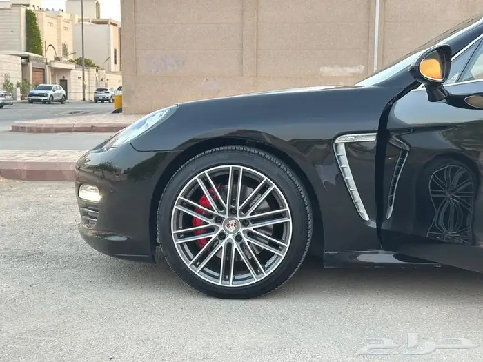 بورش بانميرا v8 12