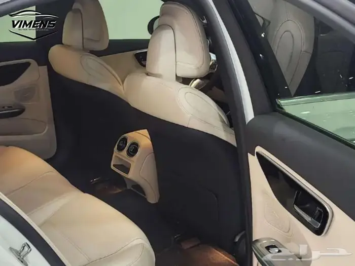 مرسيدس C300 أفانجارد 4MATIC 2023 5