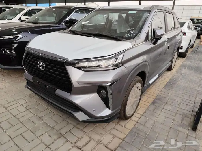 تويوتا فيلوز GLX 2025 1
