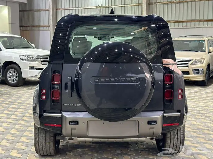 لاند روفر ديفندر موديل 2025 6 سلندر سعودى عرض خاص 8