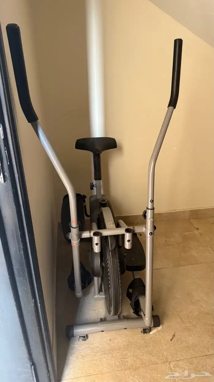 دراجه رياضه ثابته شبه جديده يبغالها شد صامل الرجل بس 0