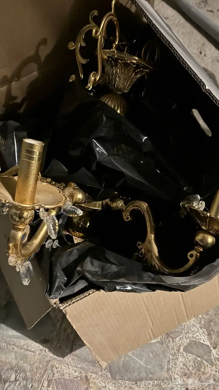 3 ثريات للبيع بحالة جيده جدا  مع لمباتها 0