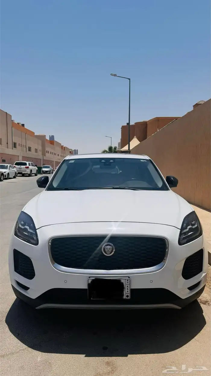 jaguar e-pace in great condition جاكور جيب اي بيس نظيف 5
