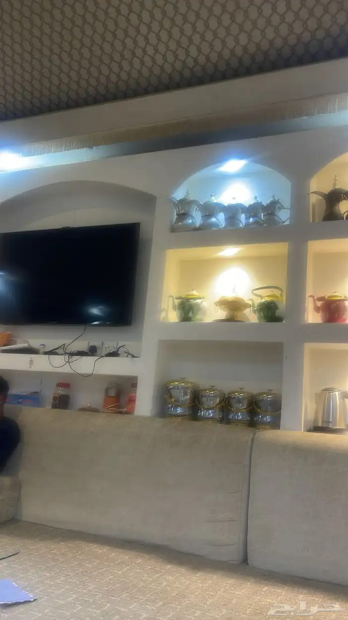 مطلوب للعمل في ورشه منجد يجيد كل انواع التنجيد بيوت الشعر 2