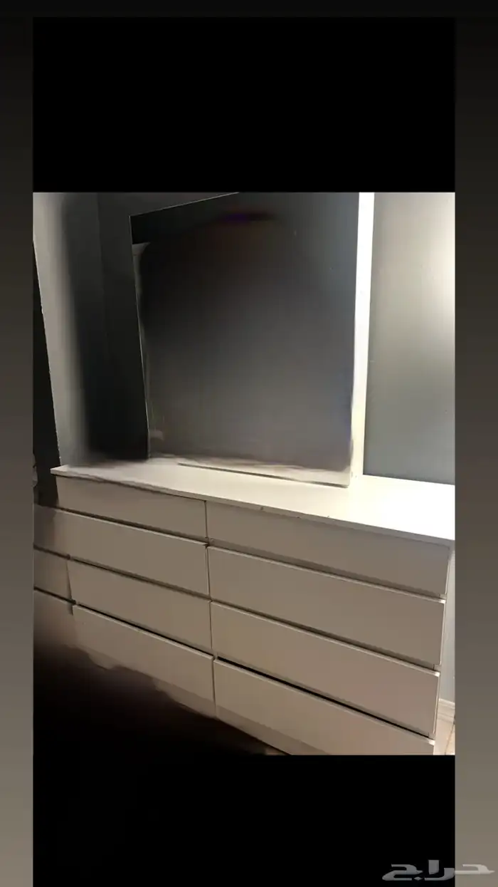 تسريحه مع ارفف جوا المرايه 0