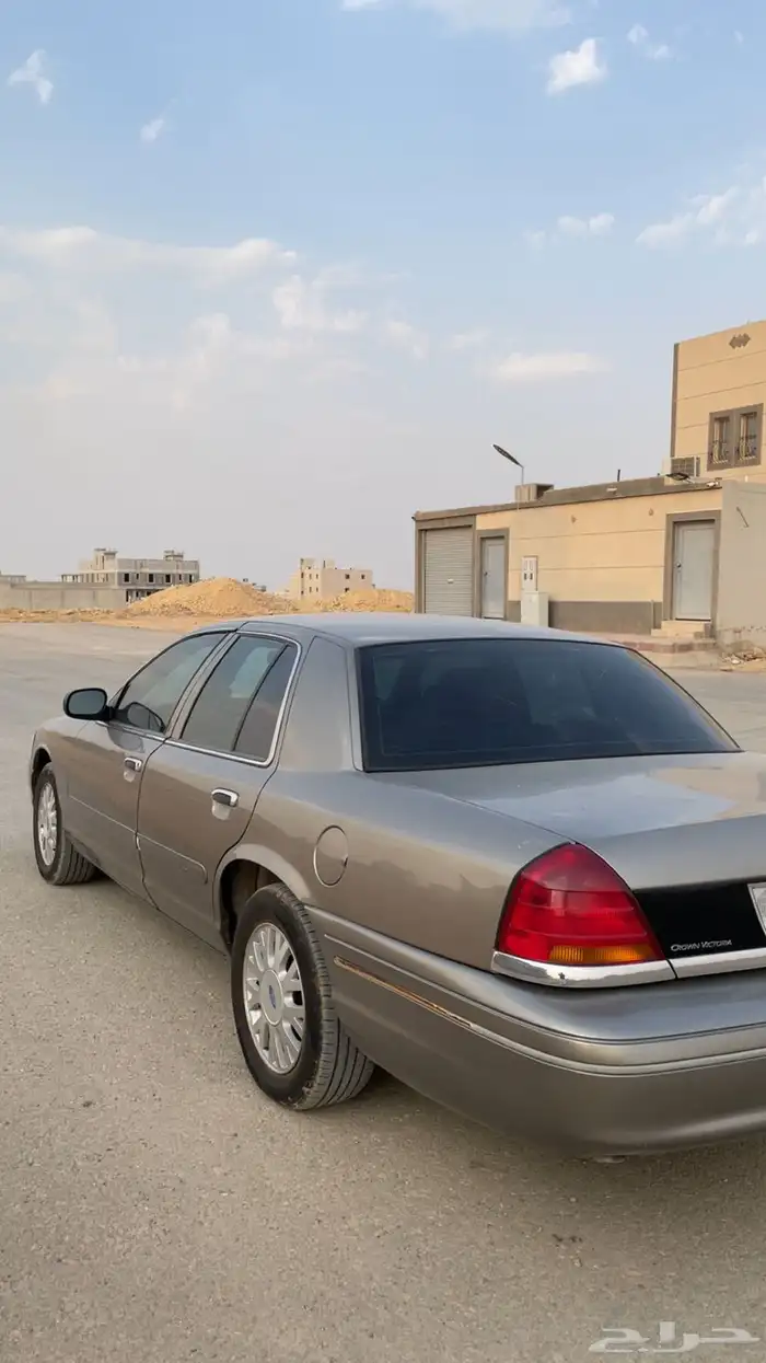 للبيع فورد فكتوريا 2003 ذهبي 2