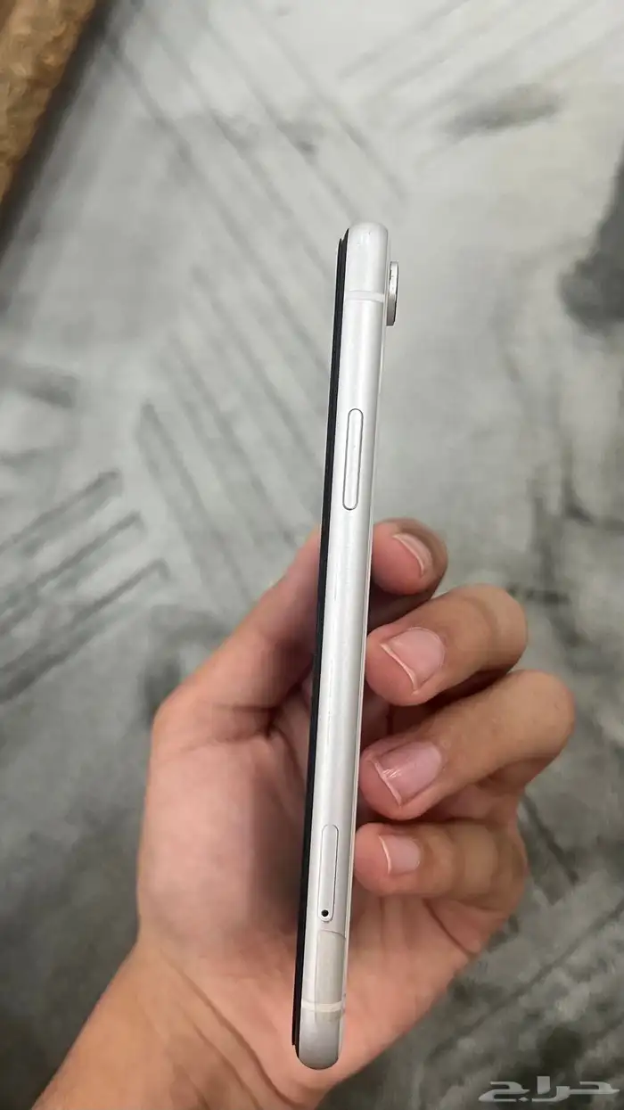 جوال اكس ار (XR) لون ابيض 1