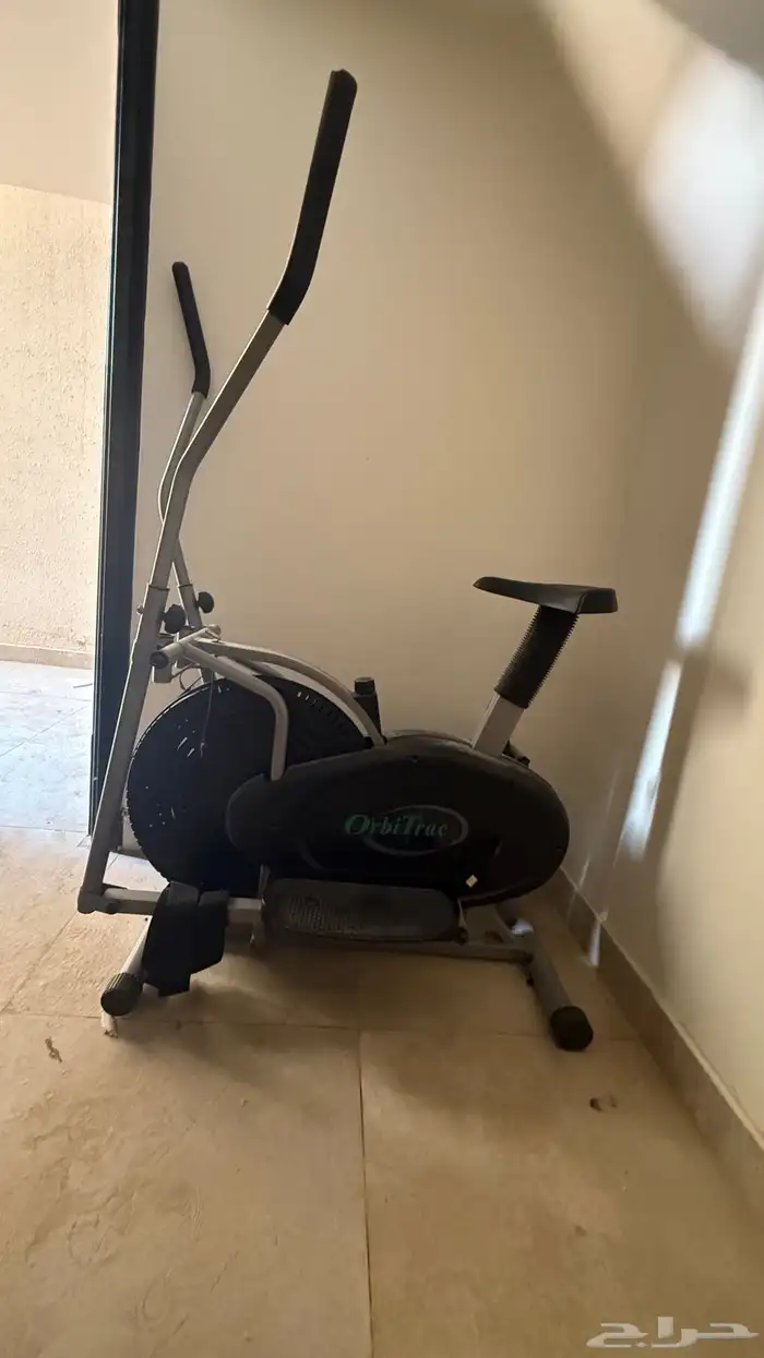 دراجه رياضه ثابته شبه جديده يبغالها شد صامل الرجل بس 2