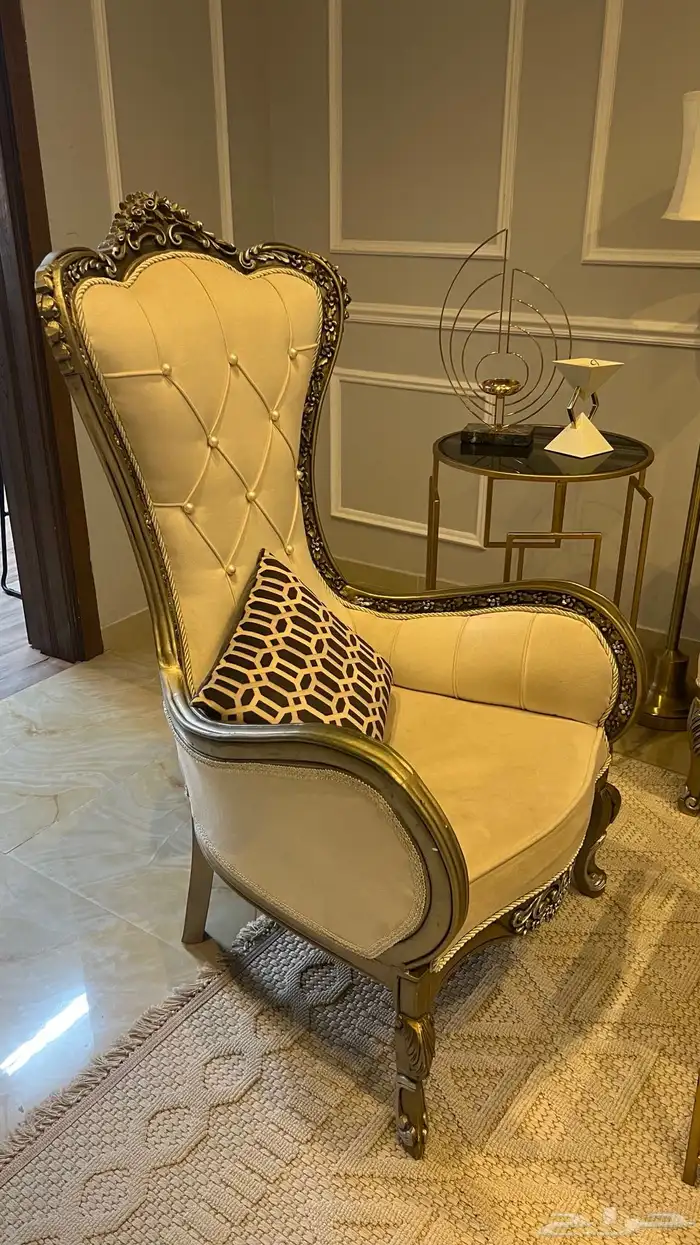 كنب من 3قطع وطاوله من 3قطع 0