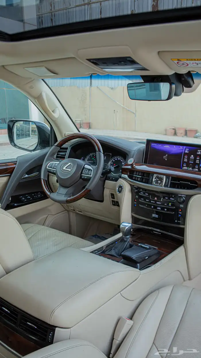 جيب لكزس (LX-570 (2016 6