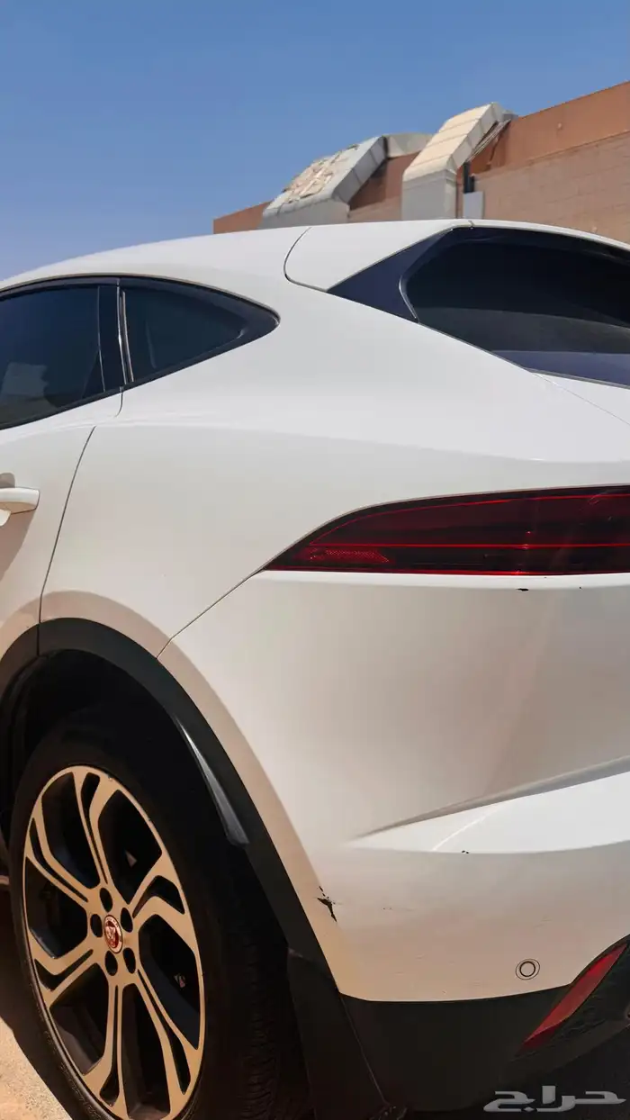 jaguar e-pace in great condition جاكور جيب اي بيس نظيف 2