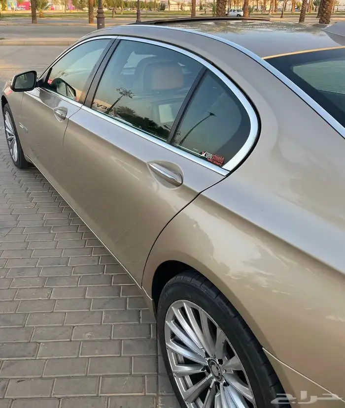 بي ام دبليو 730 7